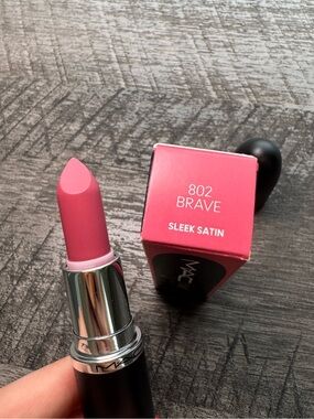 MAC MACximal Sleek Satin Lipstick – 802 Brave (NIB)
